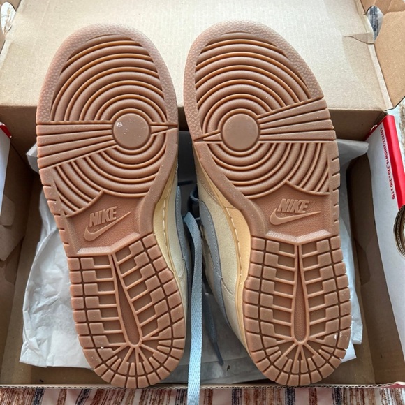 Women’s nike dunk low sand drift - Picture 4 of 4